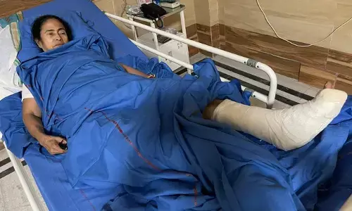 ममता बनर्जी के लगी गंभीर चोट, बीजेपी बोली नाटक है ममता बनर्जी के लगी गंभीर चोट, बीजेपी बोली नाटक है