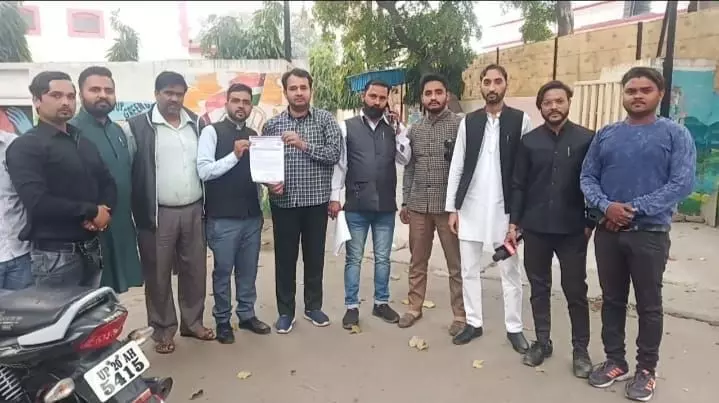 मुरादाबाद में पत्रकार की पिटाई से बिजनौर के पत्रकार नाराज, सीएम के नाम दिया ज्ञापन मुरादाबाद में पत्रकार की पिटाई से बिजनौर के पत्रकार नाराज, सीएम के नाम दिया ज्ञापन