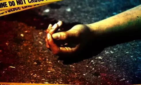 यूपी : मिर्जापुर में ट्रिपल मर्डर से मचा हड़कंप, खून से लथपथ मिले तीनों लोगों के शव यूपी : मिर्जापुर में ट्रिपल मर्डर से मचा हड़कंप, खून से लथपथ मिले तीनों लोगों के शव