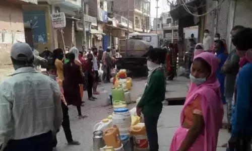 पूर्वी दिल्ली में पानी की लाइन टूटने से मची किल्लत पूर्वी दिल्ली में पानी की लाइन टूटने से मची किल्लत