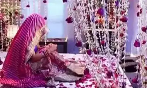 सुहागरात पर सो गई दुल्हन, गुस्साए शोहर ने लात-घूसे मार किया घायल, जानें पूरा मामला सुहागरात पर सो गई दुल्हन, गुस्साए शोहर ने लात-घूसे मार किया घायल, जानें पूरा मामला