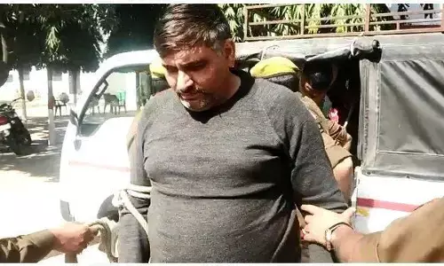 तीन शराब माफियाओं को अवैध शराब के साथ किया गिरफ्तार तीन शराब माफियाओं को अवैध शराब के साथ किया गिरफ्तार