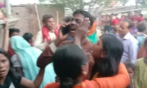 शादी के घर में मातम, गाना गाते समय टूटी रेलिंग दो महिलाओं की मौत शादी के घर में मातम, गाना गाते समय टूटी रेलिंग दो महिलाओं की मौत