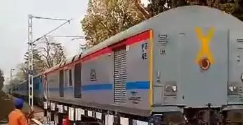 Video में देखिए- जब अचानक फुल स्पीड में उल्टी दौड़ पड़ी जन शताब्दी एक्सप्रेस, फिर क्या हुआ Video में देखिए- जब अचानक फुल स्पीड में उल्टी दौड़ पड़ी जन शताब्दी एक्सप्रेस, फिर क्या हुआ