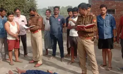 यूपी : भदोही में पेड़ पर फांसी के फंदे से लटके मिले नेपाली प्रेमी युगल के शव यूपी : भदोही में पेड़ पर फांसी के फंदे से लटके मिले नेपाली प्रेमी युगल के शव