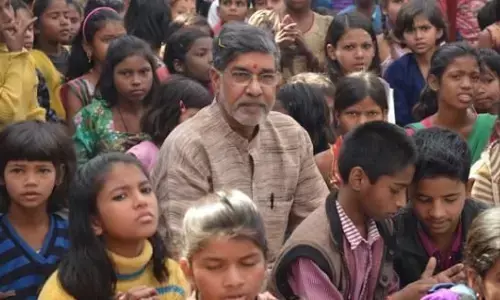 कैलाश सत्यार्थी चिल्ड्रेन्स फाउंडेशन देशभर में मनाएगा बच्चों के साथ संविधान दिवस कैलाश सत्यार्थी चिल्ड्रेन्स फाउंडेशन देशभर में मनाएगा बच्चों के साथ संविधान दिवस