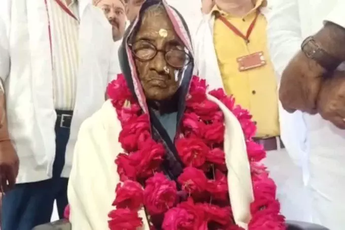 जालौन: कोरोना वैक्सीन लगवाने वाली देश की सबसे उम्रदराज महिला बनीं 109 वर्षीय राम दुलैया