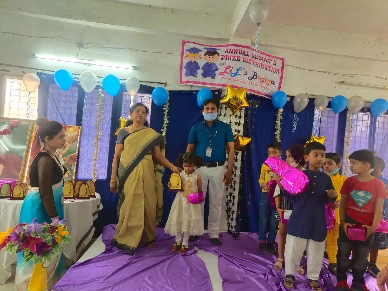विद्यालय में परिणाम घोषित, प्रबंधक ने बढ़ाया बच्चों का हौसला विद्यालय में परिणाम घोषित, प्रबंधक ने बढ़ाया बच्चों का हौसला