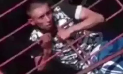 चोरी करने पहुंचा चोर ऐसा फंसा कि खुद ही घंटों पुलिस का किया इंतज़ार, फिर...