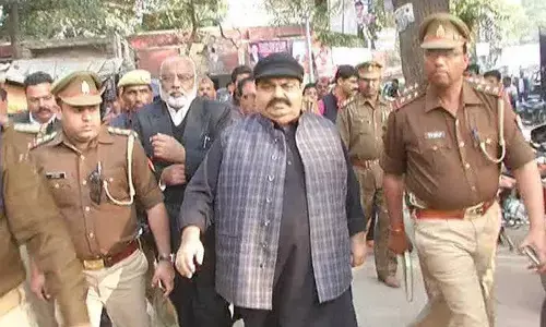 साबरमती जेल में बंद यूपी के माफिया अतीक अहमद को प्रयागराज की कोर्ट से एक और बड़ा झटका साबरमती जेल में बंद यूपी के माफिया अतीक अहमद को प्रयागराज की कोर्ट से एक और बड़ा झटका