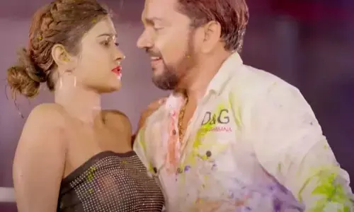 गुंजन सिंह-आकांक्षा दुबे के इस होली गीत ने मचाया गर्दा