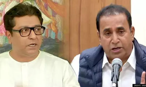 परमबीर की चिट्ठी पर सियासत तेज, राज ठाकरे ने मांगा अनिल देशमुख का इस्तीफा, बोले- इतिहास की पहली घटना परमबीर की चिट्ठी पर सियासत तेज, राज ठाकरे ने मांगा अनिल देशमुख का इस्तीफा, बोले- इतिहास की पहली घटना