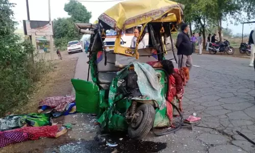मध्य प्रदेश के ग्वालियर में बड़ा सड़क हादसा, मौके पर ही 13 लोंगों की मौत मध्य प्रदेश के ग्वालियर में बड़ा सड़क हादसा, मौके पर ही 13 लोंगों की मौत
