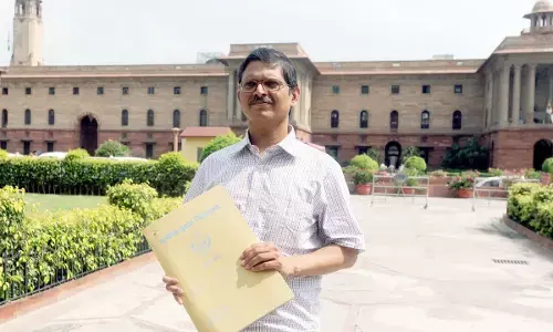 आईपीएस अमिताभ ठाकुर को सरकार ने थमाया सेवानिवृति का आदेश