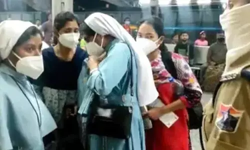 उत्तर प्रदेश के झांसी में ईसाई नन्स के साथ अभद्र व्यवहार उत्तर प्रदेश के झांसी में ईसाई नन्स के साथ अभद्र व्यवहार