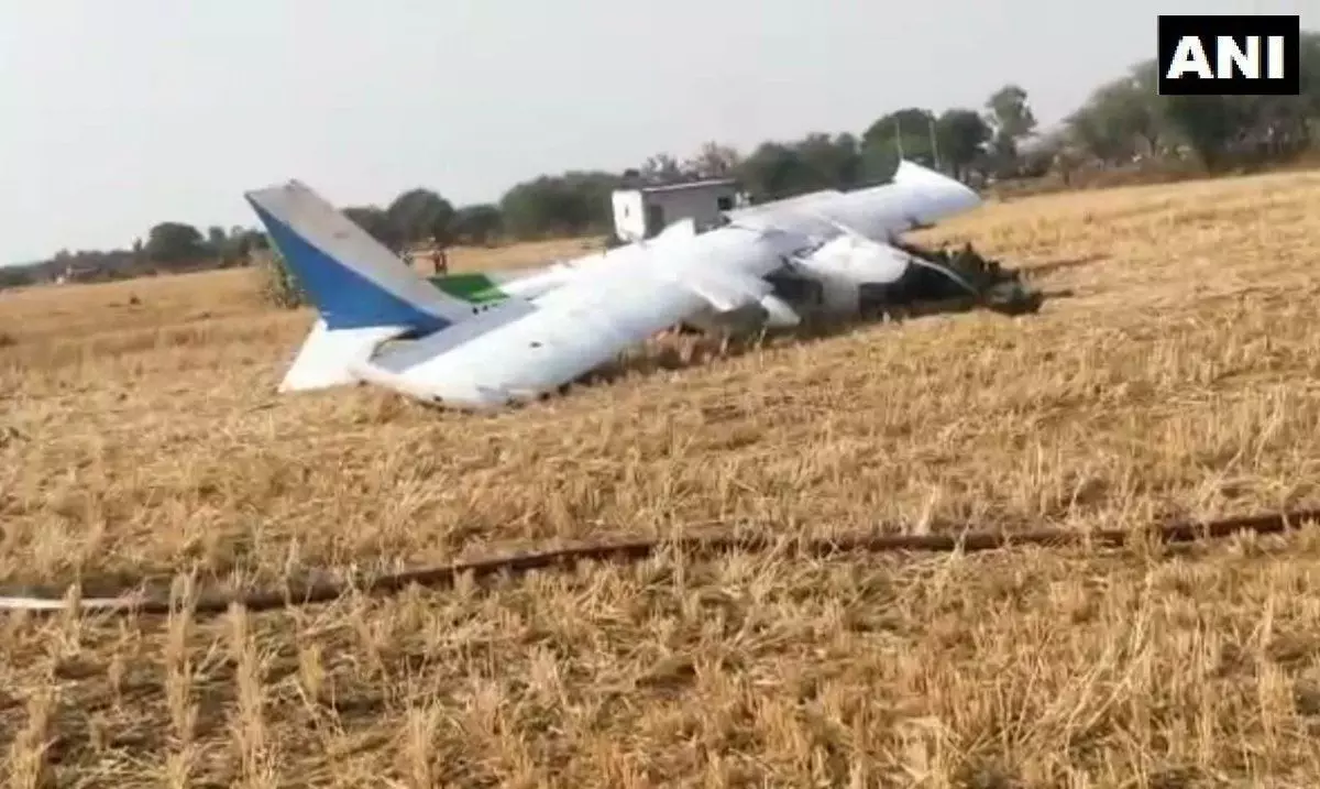 मध्य प्रदेश की राजधानी भोपाल में एयरक्राफ्ट क्रैश, तीन पायलट घायल