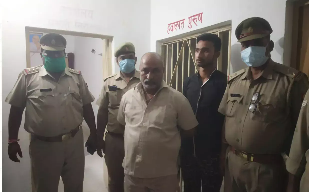 पुलिस की गिरफ्त में आया डॉक्टर डैन, भारी मात्रा में नाजायज हथियार और अवैध शराब बरामद पुलिस की गिरफ्त में आया डॉक्टर डैन, भारी मात्रा में नाजायज हथियार और अवैध शराब बरामद