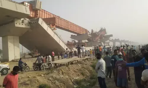 गुड़गांव-द्वारका एक्सप्रेस-वे पर दौलताबाद के पास अंडर कंस्ट्रक्शन फ्लाइओवर गिरा, 3 मजदूर घायल गुड़गांव-द्वारका एक्सप्रेस-वे पर दौलताबाद के पास अंडर कंस्ट्रक्शन फ्लाइओवर गिरा, 3 मजदूर घायल