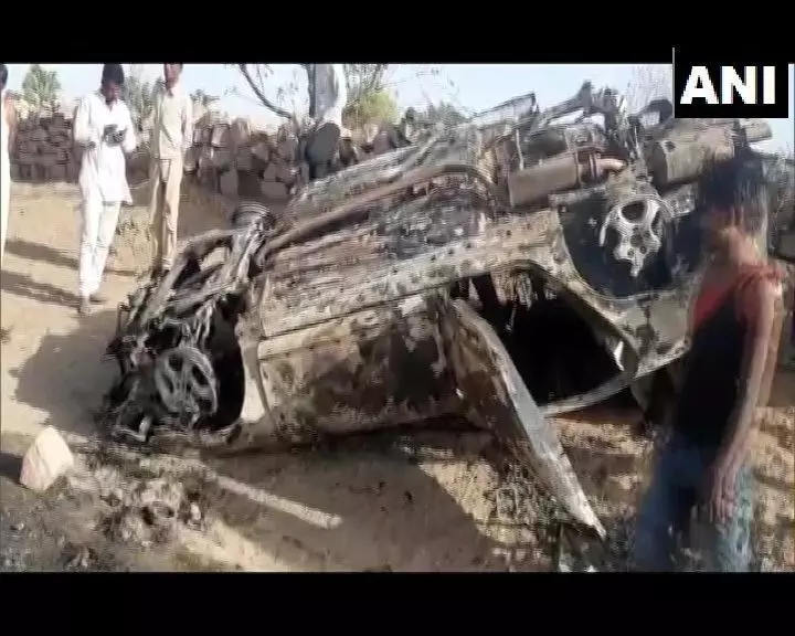 राजस्थान: नागौर में एक गाड़ी के पलटने और आग लगने से 3 लोगों की मौत हो गई