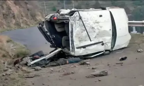 हिमाचल प्रदेश में बड़ा हादसा: शिमला में 150 मीटर नीचे खाई में गिरी स्कॉर्पियो, 3 युवकों की मौत