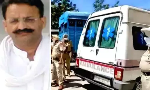 मुख़्तार अंसारी को एक और झटका,  मुख्तार की एंबुलेंस है एक किला और जानिए क्या क्या है उसमें अंदर, हुआ केस दर्ज मुख़्तार अंसारी को एक और झटका,  मुख्तार की एंबुलेंस है एक किला और जानिए क्या क्या है उसमें अंदर, हुआ केस दर्ज