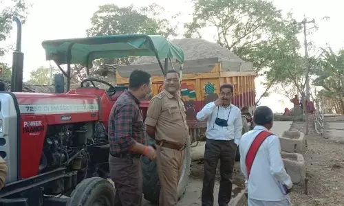 संयुक्त टीम का खदानो में छापा, दर्जनों वाहन सीज संयुक्त टीम का खदानो में छापा, दर्जनों वाहन सीज