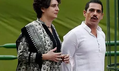 रॉबर्ट वाड्रा कोरोना पॉजिटिव हुए, प्रियंका गांधी ने असम का चुनावी दौरा रद्द किया रॉबर्ट वाड्रा कोरोना पॉजिटिव हुए, प्रियंका गांधी ने असम का चुनावी दौरा रद्द किया