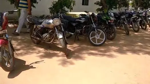 करोड़ों रुपए की कार व बाइक के साथ वाहन चोर माफिया गिरफ्तार