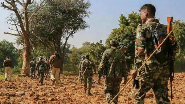 बिहार में CRPF और नक्सलियों के बीच मुठभेड़ बिहार में CRPF और नक्सलियों के बीच मुठभेड़