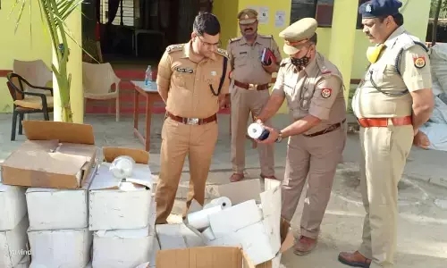 प्रतापगढ़: अवैध शराब बनाने की फैक्ट्री का भंडाफोड़, 510 पेटी अवैध शराब समेत सात गिरफ्तार प्रतापगढ़: अवैध शराब बनाने की फैक्ट्री का भंडाफोड़, 510 पेटी अवैध शराब समेत सात गिरफ्तार