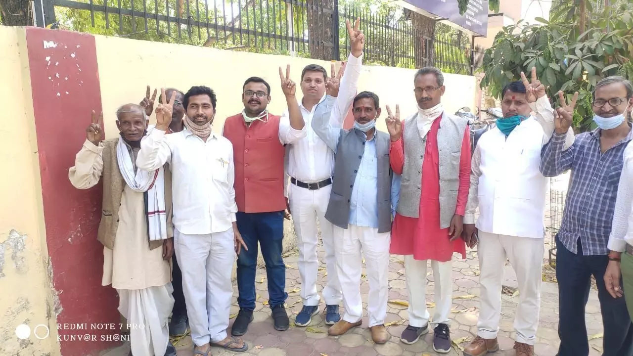 बीजेपी के अघोषित प्रत्याशियों ने किया नामांकन बीजेपी के अघोषित प्रत्याशियों ने किया नामांकन