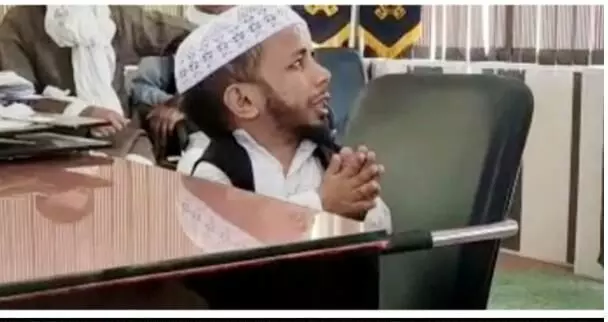 अज़ीम मंसूरी की राइफल का ये है राज! कोतवाली में घंटों तक हुई पूछताछ, माफी मांगते नज़र आये अज़ीम मंसूरी अज़ीम मंसूरी की राइफल का ये है राज! कोतवाली में घंटों तक हुई पूछताछ, माफी मांगते नज़र आये अज़ीम मंसूरी