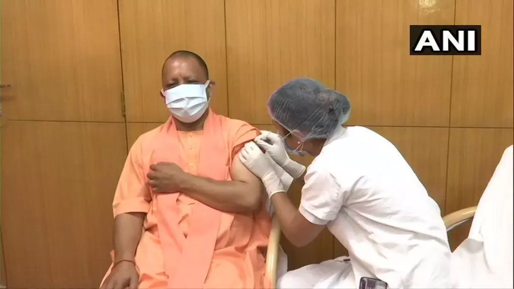 सीएम योगी ने कोरोना वायरस वैक्सीन की पहली डोज़ लगवाई, लोगों से भी की ये अपील सीएम योगी ने कोरोना वायरस वैक्सीन की पहली डोज़ लगवाई, लोगों से भी की ये अपील
