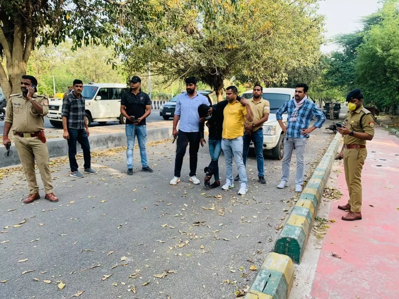 लूटपाट की वारदातों को अंजाम देने वाले चार बदमाश पुलिस मुठभेड़ में गिरफ्तार लूटपाट की वारदातों को अंजाम देने वाले चार बदमाश पुलिस मुठभेड़ में गिरफ्तार