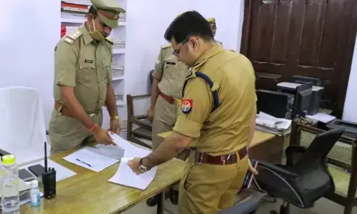 अवैध शराब मामले में चला एसपी आकाश तोमर का चाबुक, दो थाना प्रभारी और एक दारोगा किये सस्पेंड