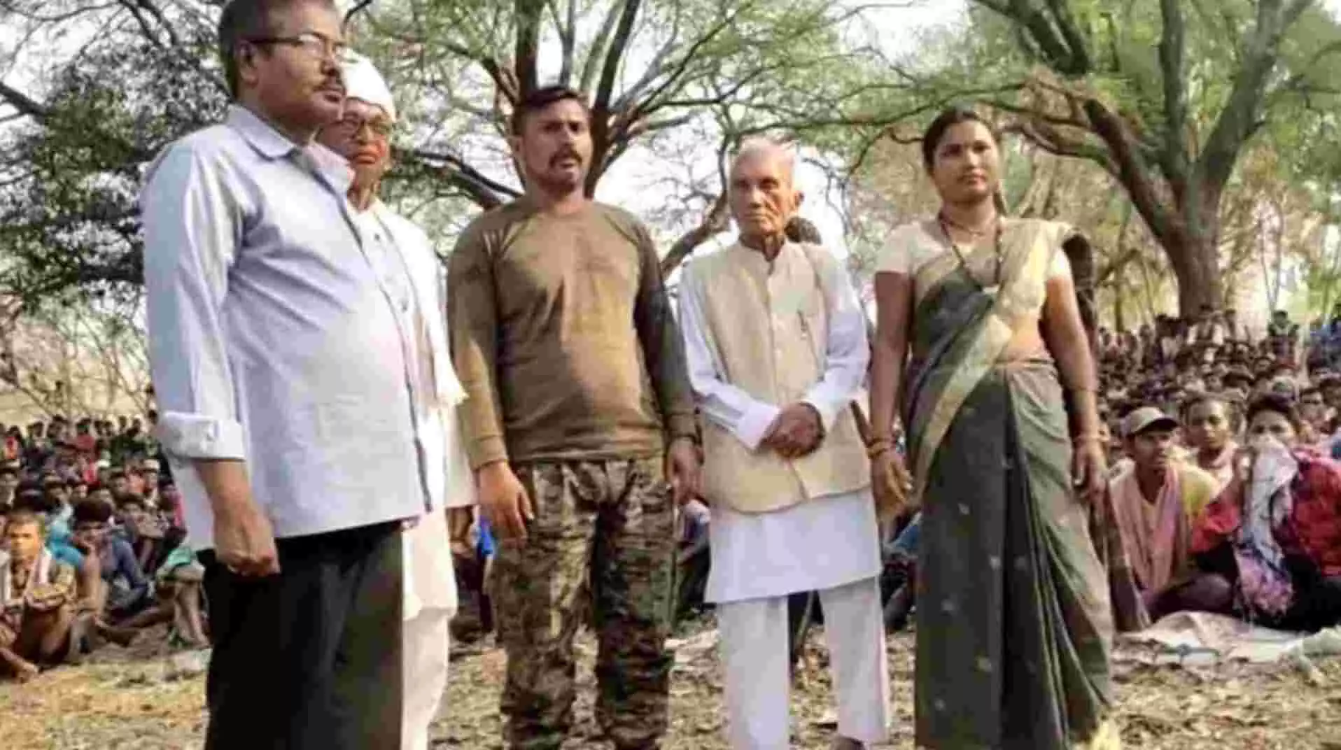नक्सलियों ने बंधक बनाए गए CRPF जवान राकेश्वर सिंह को 6 दिन बाद छोड़ा, जवान की पत्नी ने कही बड़ी बात नक्सलियों ने बंधक बनाए गए CRPF जवान राकेश्वर सिंह को 6 दिन बाद छोड़ा, जवान की पत्नी ने कही बड़ी बात