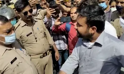 गुस्ताख-ए-नबी नरसिंहानन्द के सर्मथन में खड़ी है अलीगढ़ पुलिस: छात्र नेता राजा भईया गुस्ताख-ए-नबी नरसिंहानन्द के सर्मथन में खड़ी है अलीगढ़ पुलिस: छात्र नेता राजा भईया