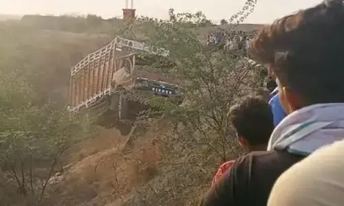 इटावा में भीषण सड़क हादसे में 11 की मौत,  41 घायल, सीएम योगी ने जताया शोक