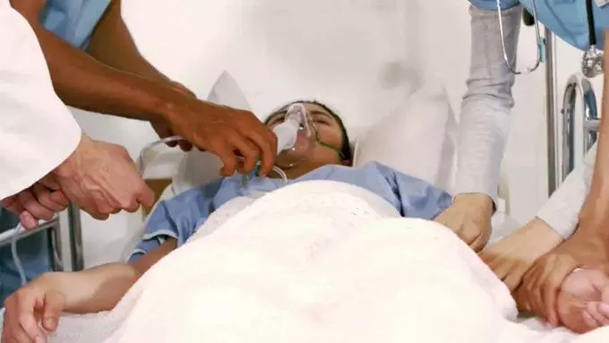 यूपी की राजधानी लखनऊ में कोरोना के बाद अब ऑक्सीजन की कमी से मरीज तोड़ रहे दम, हालत बेकाबू