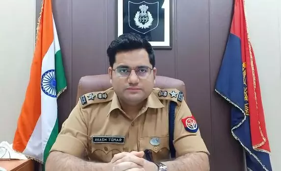 IPS Akash Tomar Special Coverage: एसएसपी आकाश तोमर ने दिखाई दरियादिली, घायल सिपाही को दी आर्थिक मदद