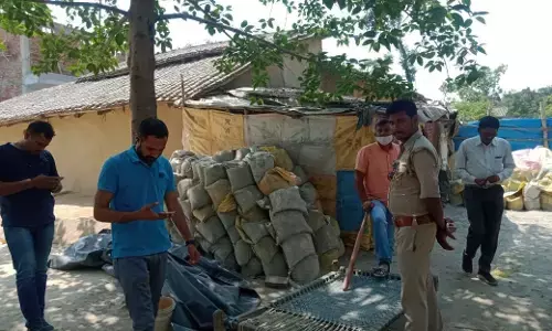 प्रतापगढ़ पुलिस ने किया नकली सीमेंट बनाने वाले गिरोह का पर्दाफास, दो थानों में 954 बोरी नकली सीमेंट समेत 2 अभियुक्त गिरफ्तार प्रतापगढ़ पुलिस ने किया नकली सीमेंट बनाने वाले गिरोह का पर्दाफास, दो थानों में 954 बोरी नकली सीमेंट समेत 2 अभियुक्त गिरफ्तार