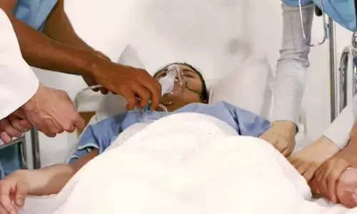 यूपी की राजधानी लखनऊ में कोरोना के बाद अब ऑक्सीजन की कमी से मरीज तोड़ रहे दम, हालत बेकाबू यूपी की राजधानी लखनऊ में कोरोना के बाद अब ऑक्सीजन की कमी से मरीज तोड़ रहे दम, हालत बेकाबू