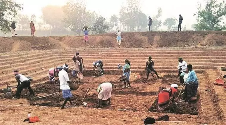 मनरेगा बोले तो मजदूरों के नाम पर लूट की योजना