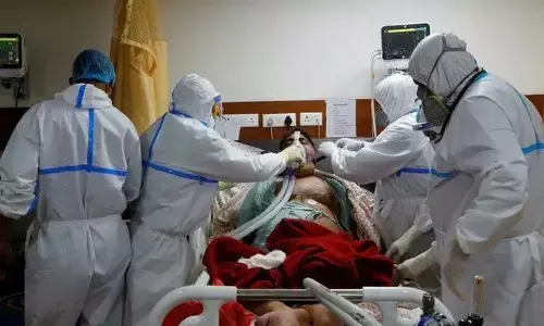 वाराणसी समेत सूबे की राजधानी में ऑक्सीजन की कमी से दम तोड़ रहे लोग, स्थिति नाजुक वाराणसी समेत सूबे की राजधानी में ऑक्सीजन की कमी से दम तोड़ रहे लोग, स्थिति नाजुक