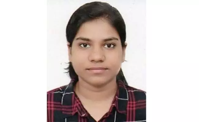 परचून दुकानदार की अफसर बिटिया, लखेश्वरी जायसवाल बनी आईईएस अधिकारी परचून दुकानदार की अफसर बिटिया, लखेश्वरी जायसवाल बनी आईईएस अधिकारी