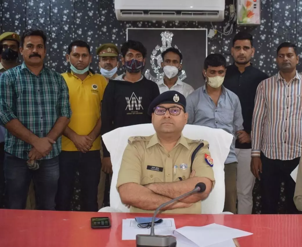 फिरोजाबाद पुलिस की तीन बड़ी कामयाबी, एसएसपी अजय कुमार ने अपहरत दूध-कारोबारी संतोष यादव को 24 सकुशल किया बरामद फिरोजाबाद पुलिस की तीन बड़ी कामयाबी, एसएसपी अजय कुमार ने अपहरत दूध-कारोबारी संतोष यादव को 24 सकुशल किया बरामद