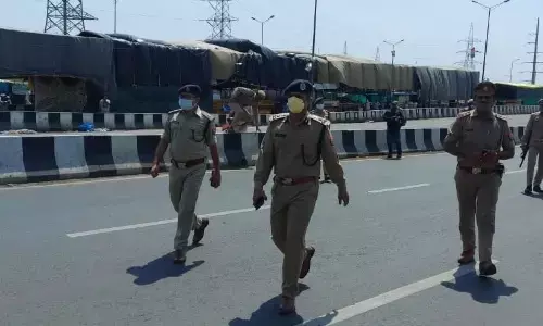 बढ़ते कोरोना के प्रकोप लेकर DIG अमित पाठक हुए सख्त, मास्क को लेकर जनता को किया जागरूक बढ़ते कोरोना के प्रकोप लेकर DIG अमित पाठक हुए सख्त, मास्क को लेकर जनता को किया जागरूक