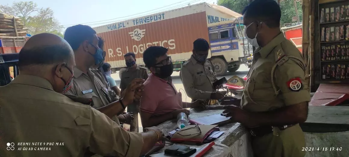 मीरानपुर कटरा में लॉकडाउन का पूरी तरह दिखा असर मीरानपुर कटरा में लॉकडाउन का पूरी तरह दिखा असर