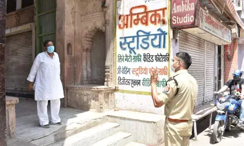 आईपीएस विनीत जायसवाल लॉकडाउन की हकीकत जानने के लिए सडक पर उतरे, लोंगों से ली जानकारी आईपीएस विनीत जायसवाल लॉकडाउन की हकीकत जानने के लिए सडक पर उतरे, लोंगों से ली जानकारी
