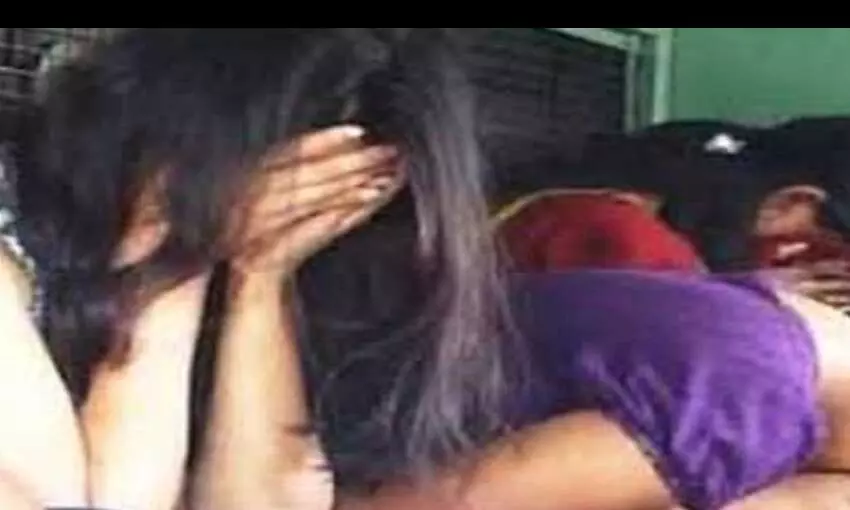 नोएडा : बीजेपी विधायक की कोठी में चल रहा था सेक्स रैकेट, सेक्टर के निवासियों में गुस्सा